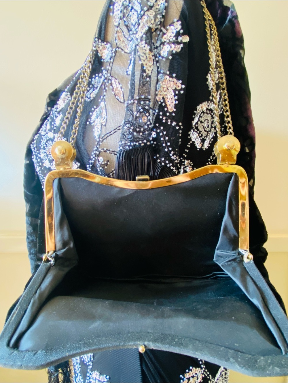 Vintage Black Velvet Chain-Handle Evening Bag with Gold Hardware - Picture 4 of 4